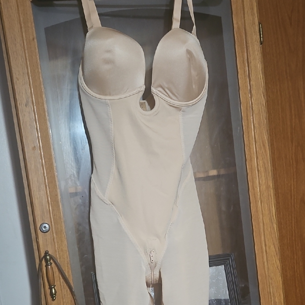 Shapllx NWT Size M